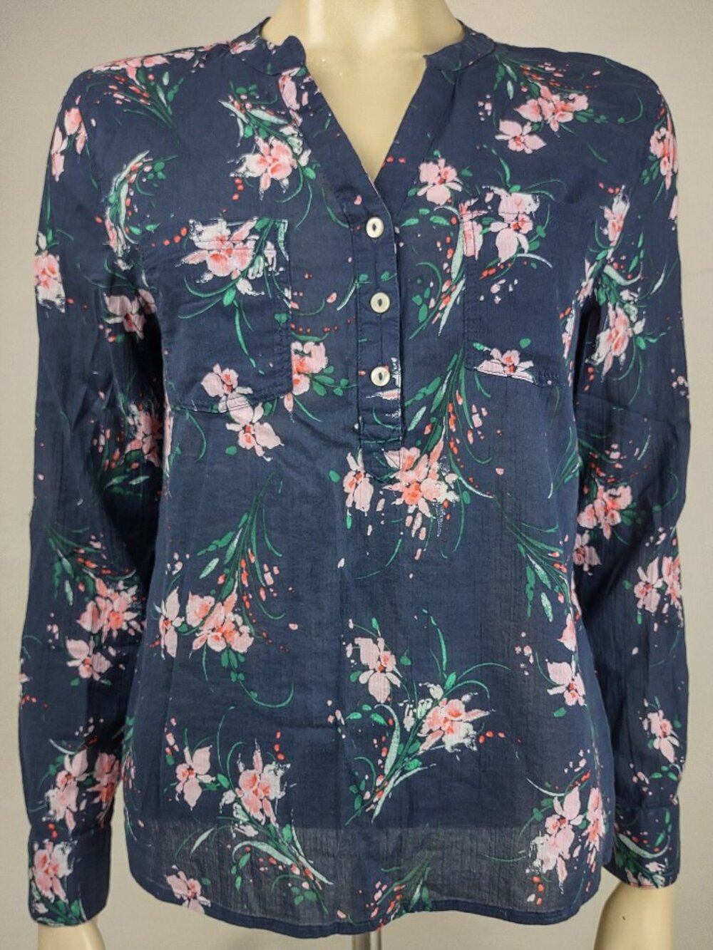 Carve Designs blue pink green floral lightweight V-Neck blouse top ladies XS